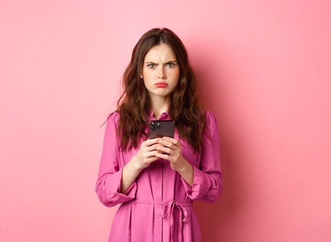 woman frowning looking confused after getting brand deals e1767511437475